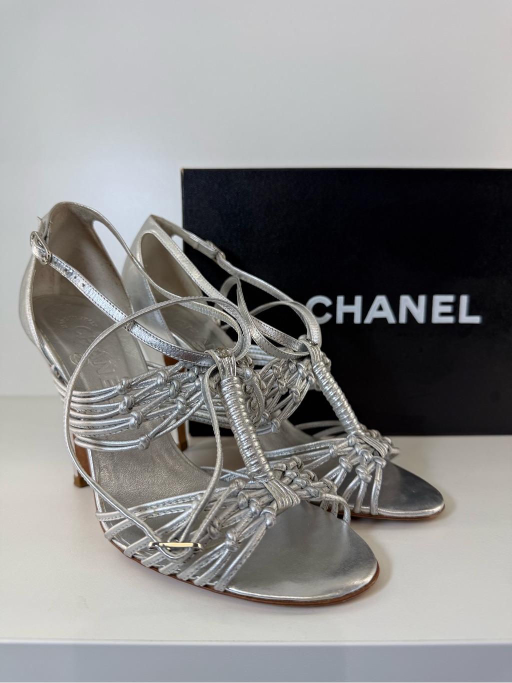 Pre Owned Chanel Sz 6.5 Silver Strappy Leather Sandal Shoes